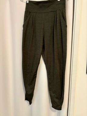Vuori  Dark Olive Heather Lux Harem Joggers